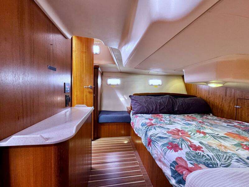 Vivez 38ft Hunter Yacht For Sale