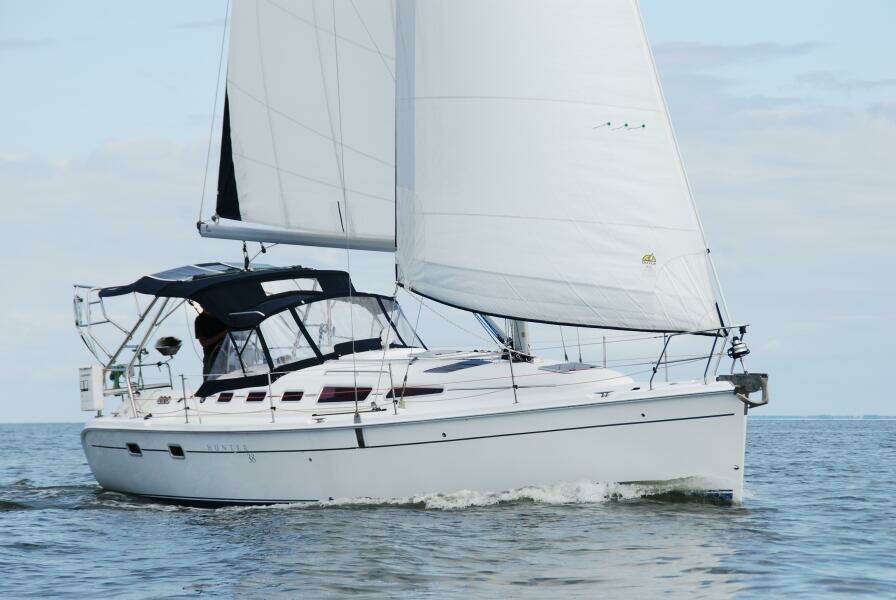Vivez 38ft Hunter Yacht For Sale