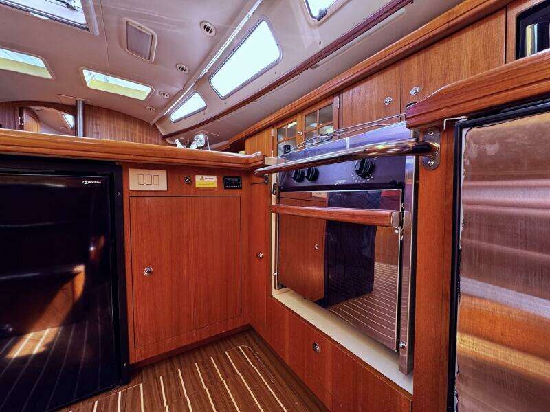 Vivez 38ft Hunter Yacht For Sale