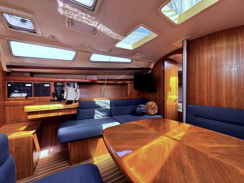 Vivez 38ft Hunter Yacht For Sale