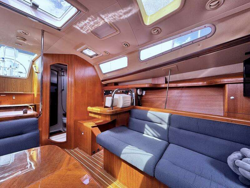 Vivez 38ft Hunter Yacht For Sale