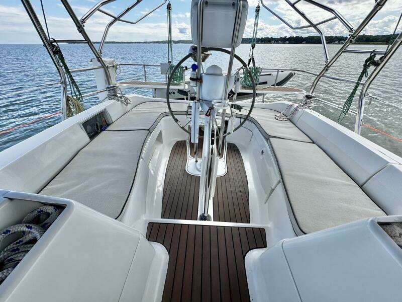 Vivez 38ft Hunter Yacht For Sale
