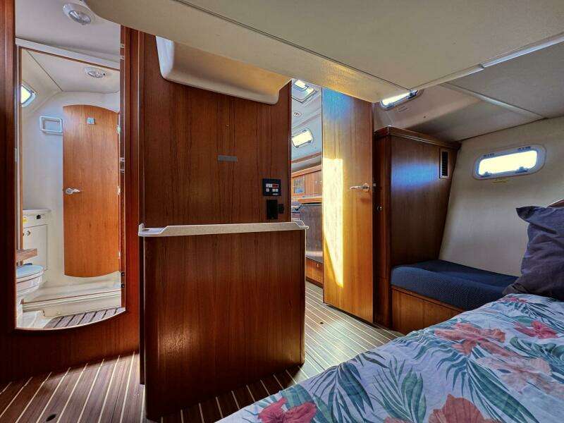 Vivez 38ft Hunter Yacht For Sale