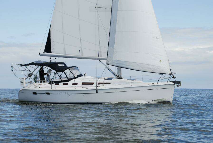 Vivez 38ft Hunter Yacht For Sale
