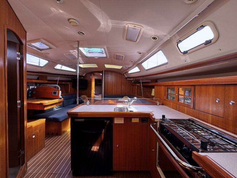 Vivez 38ft Hunter Yacht For Sale
