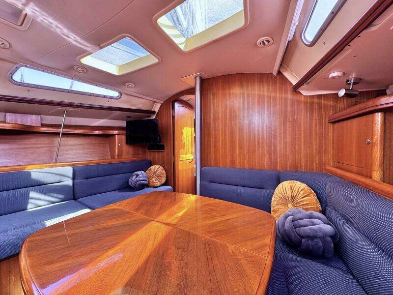 Vivez 38ft Hunter Yacht For Sale