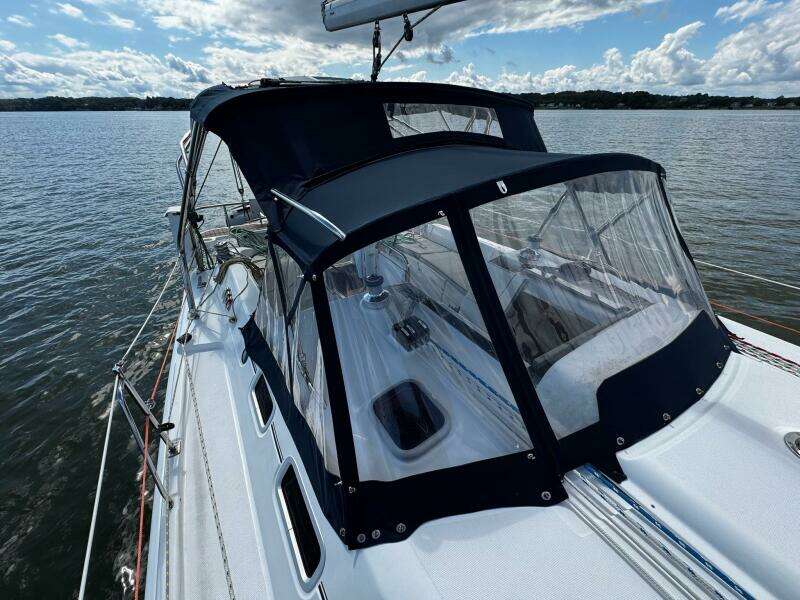 Vivez 38ft Hunter Yacht For Sale