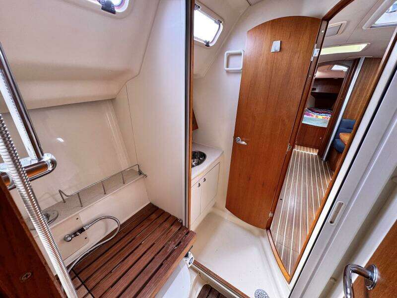 Vivez 38ft Hunter Yacht For Sale