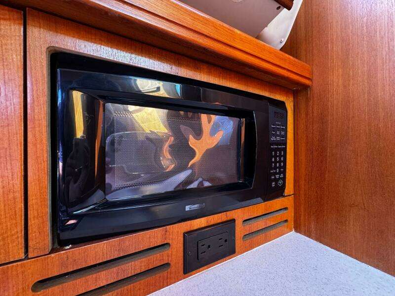 Vivez 38ft Hunter Yacht For Sale