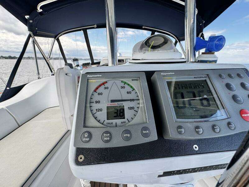 Vivez 38ft Hunter Yacht For Sale