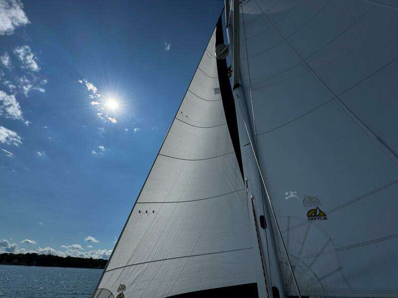 Vivez 38ft Hunter Yacht For Sale