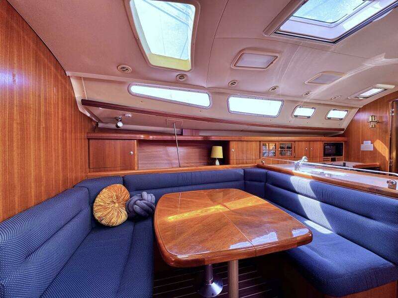 Vivez 38ft Hunter Yacht For Sale