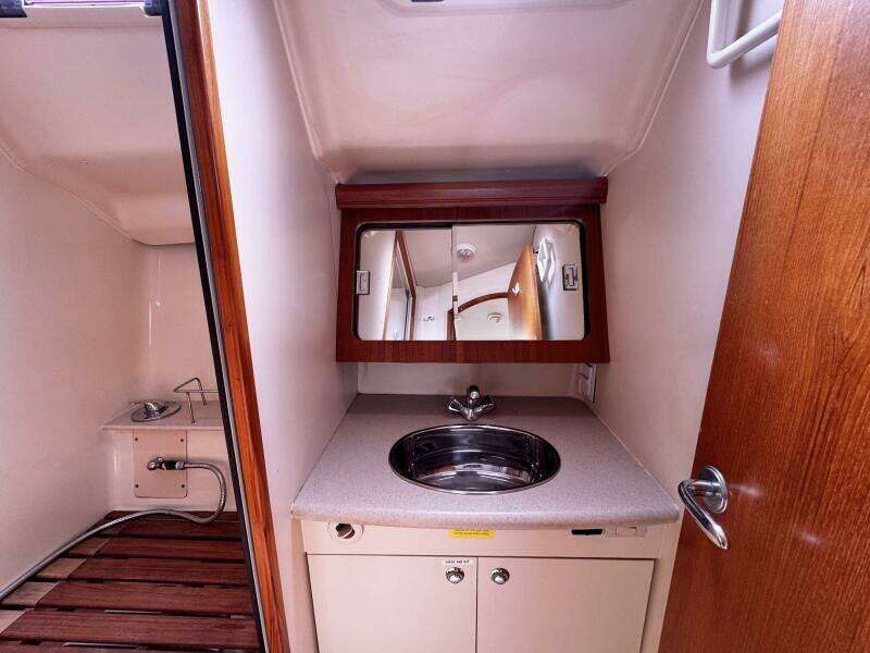 Vivez 38ft Hunter Yacht For Sale