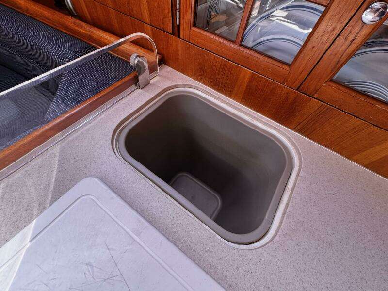 Vivez 38ft Hunter Yacht For Sale
