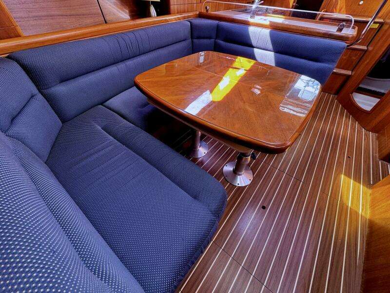 Vivez 38ft Hunter Yacht For Sale
