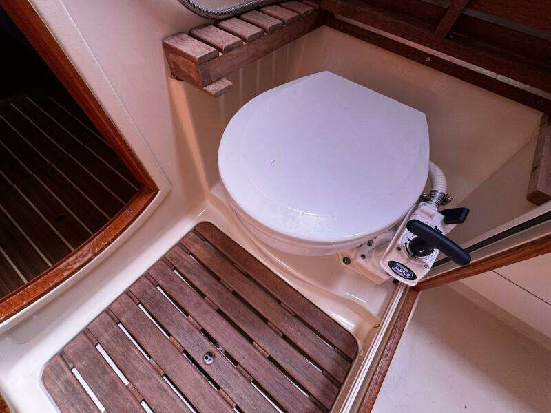 Vivez 38ft Hunter Yacht For Sale