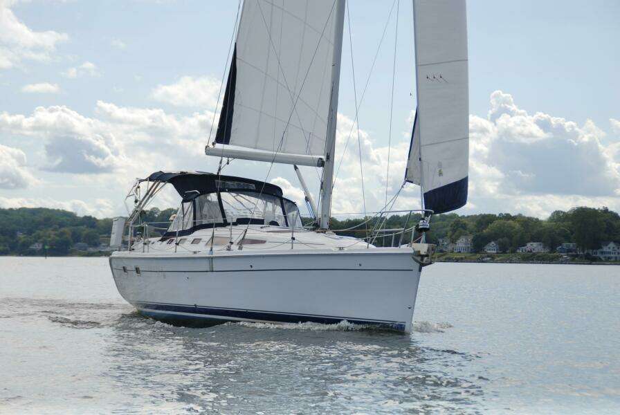 Vivez 38ft Hunter Yacht For Sale