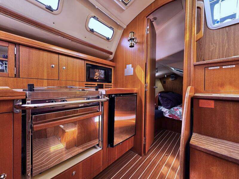 Vivez 38ft Hunter Yacht For Sale