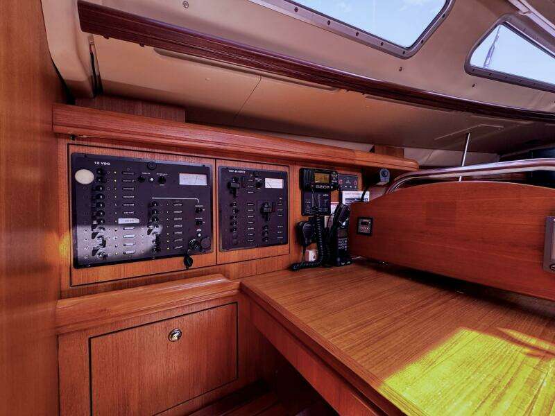 Vivez 38ft Hunter Yacht For Sale