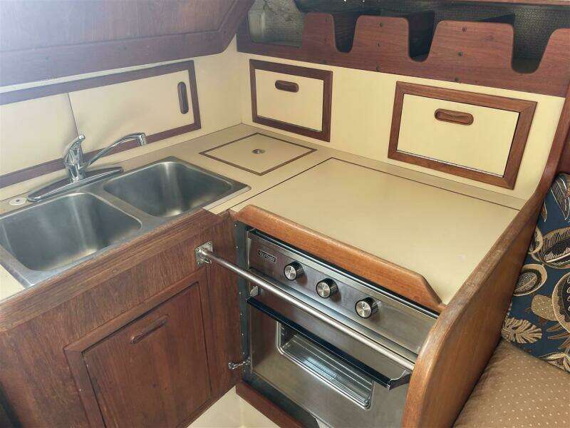 31ft CAL Yacht For Sale