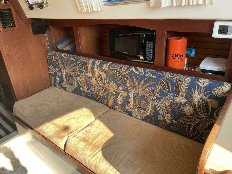 31ft CAL Yacht For Sale