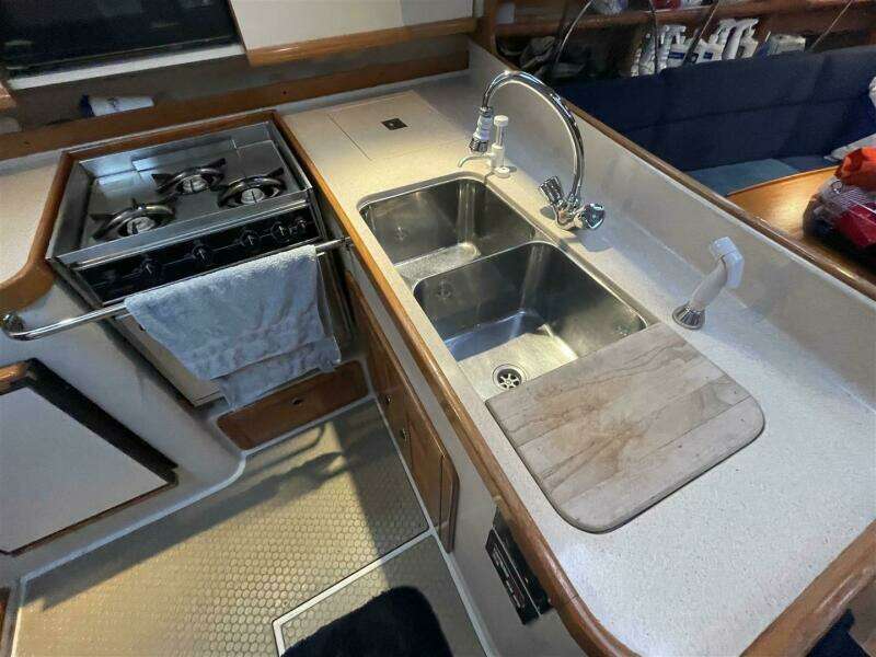 Midnight Magic 38ft Catalina Yacht For Sale