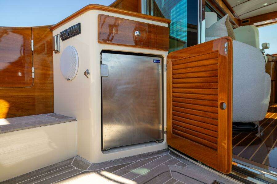 48 ft Hinckley  2014 Talaria 48 Flybridge
