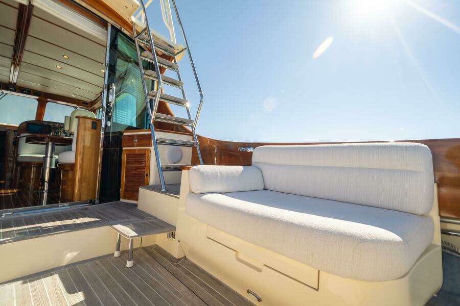 48 ft Hinckley  2014 Talaria 48 Flybridge