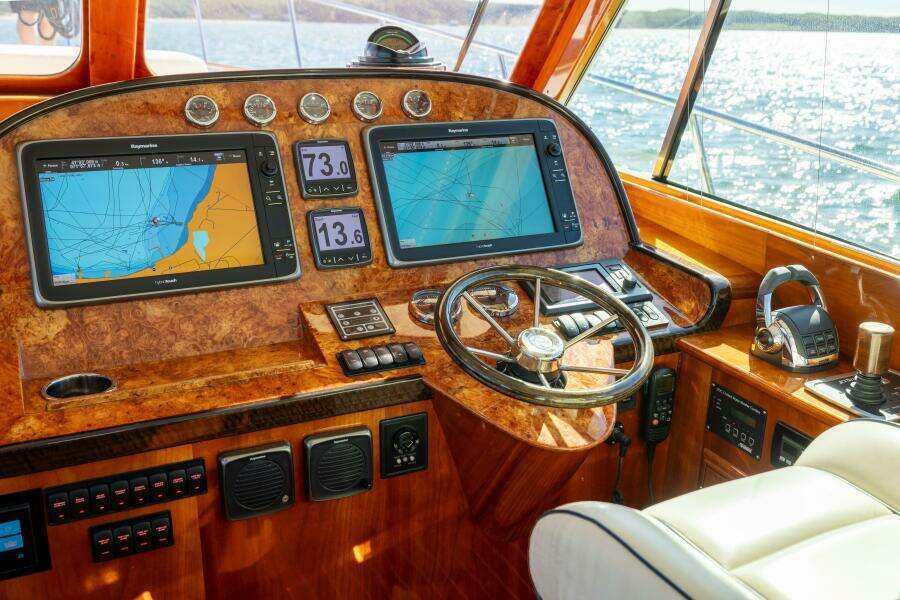 48 ft Hinckley  2014 Talaria 48 Flybridge