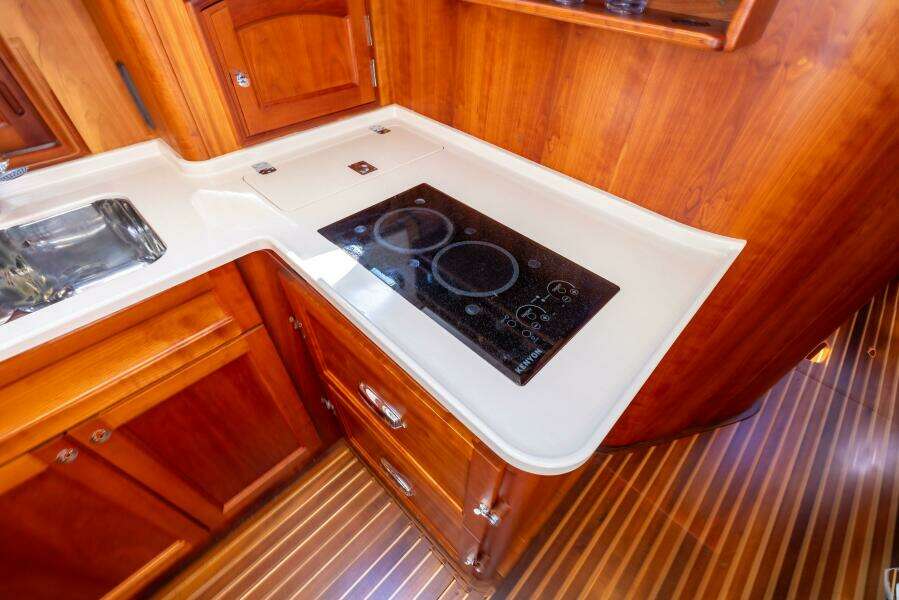 48 ft Hinckley  2014 Talaria 48 Flybridge
