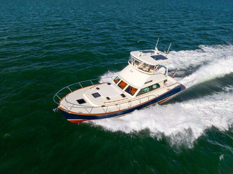 48 ft Hinckley  2014 Talaria 48 Flybridge