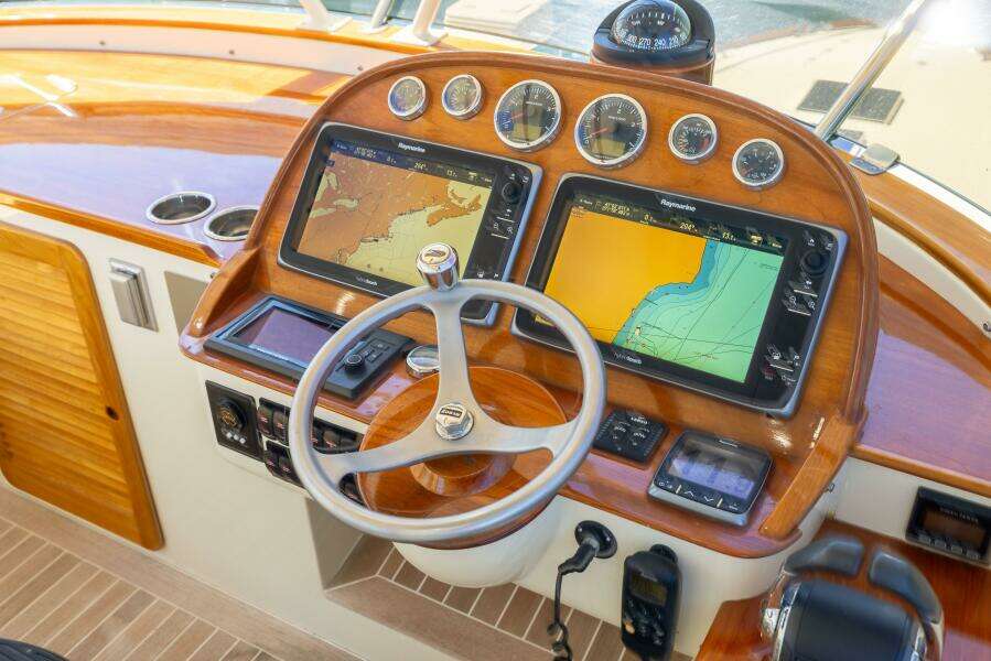 48 ft Hinckley  2014 Talaria 48 Flybridge