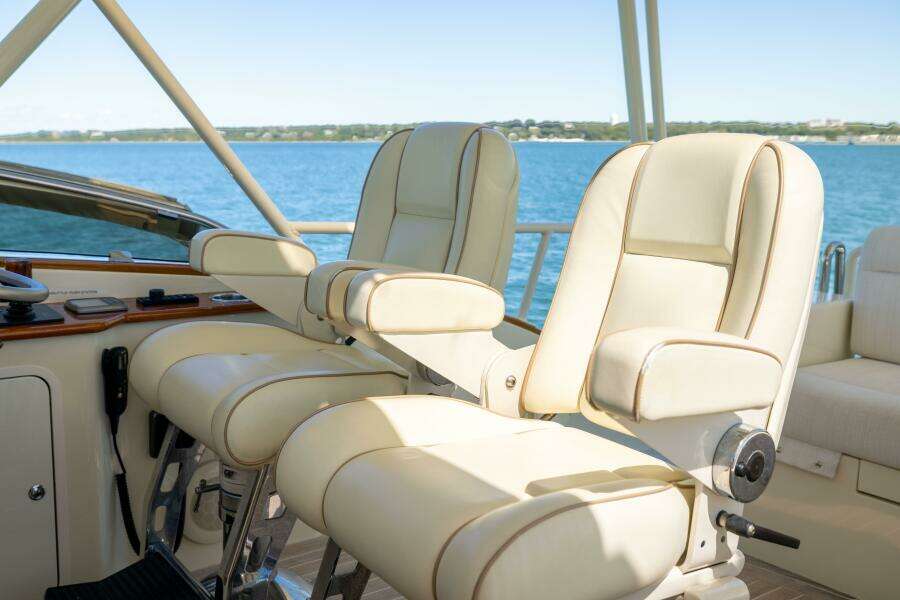 48 ft Hinckley  2014 Talaria 48 Flybridge