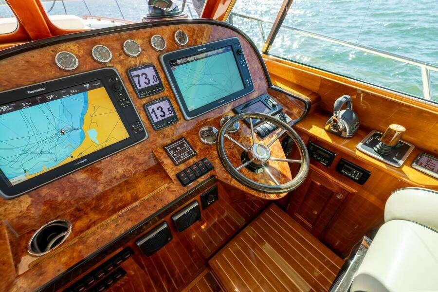 48 ft Hinckley  2014 Talaria 48 Flybridge