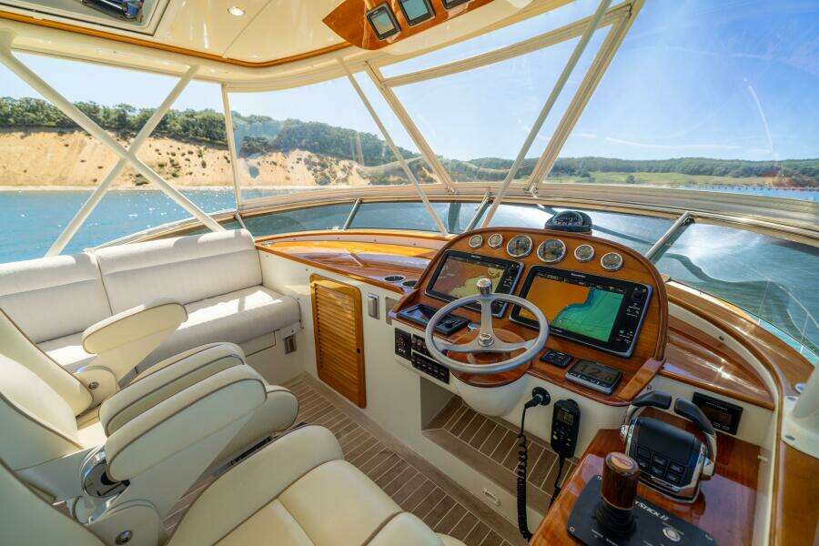 48 ft Hinckley  2014 Talaria 48 Flybridge