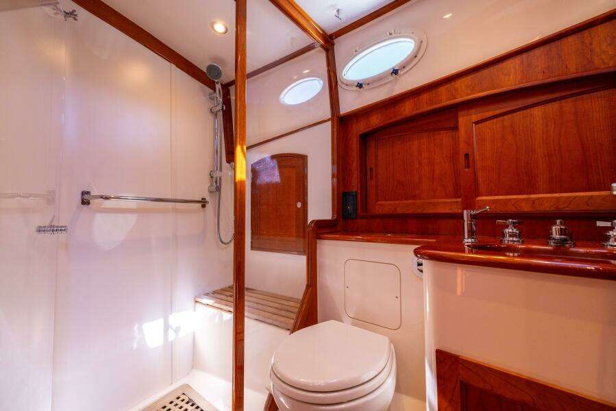 48 ft Hinckley  2014 Talaria 48 Flybridge