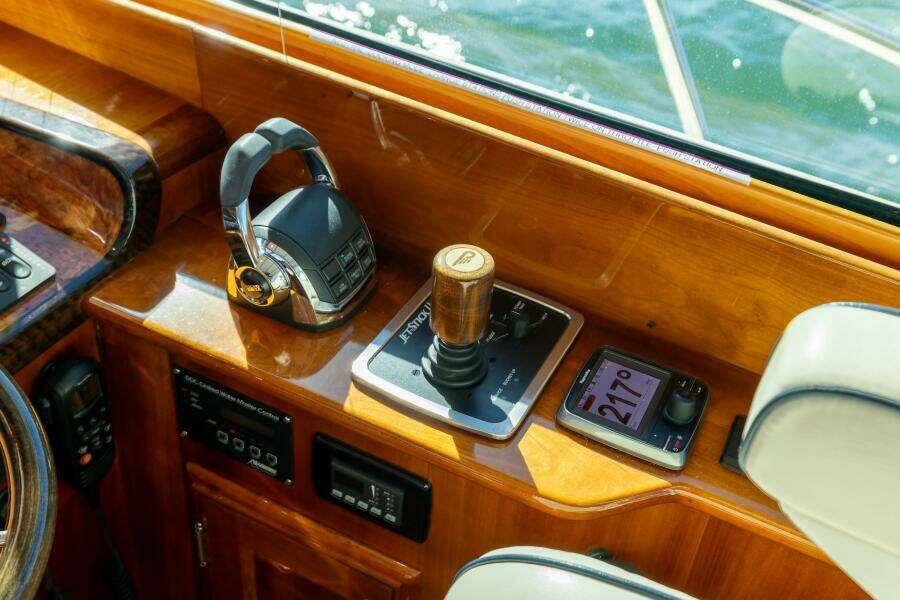 48 ft Hinckley  2014 Talaria 48 Flybridge