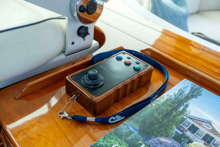 48 ft Hinckley  2014 Talaria 48 Flybridge