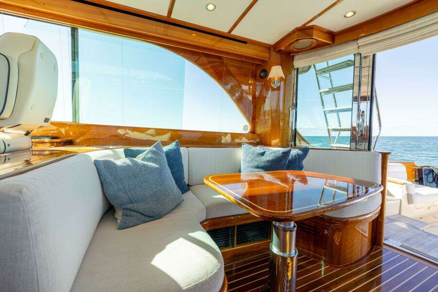 48 ft Hinckley  2014 Talaria 48 Flybridge