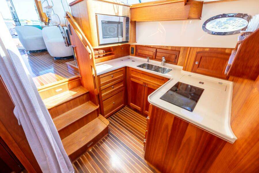 48 ft Hinckley  2014 Talaria 48 Flybridge