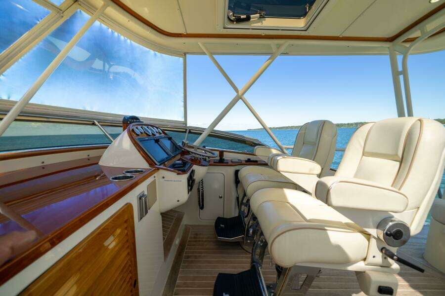 48 ft Hinckley  2014 Talaria 48 Flybridge