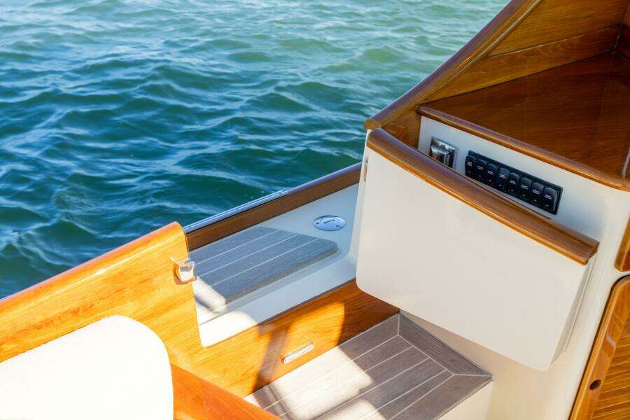 48 ft Hinckley  2014 Talaria 48 Flybridge