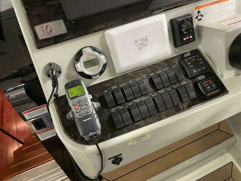 Lightning Stike 43ft Sea Ray Yacht For Sale