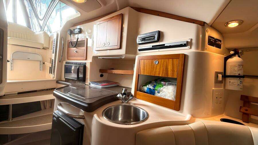 30ft Grady White Yacht For Sale