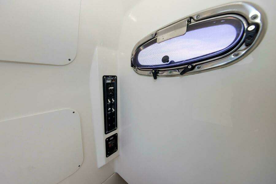 Murphy s Law 33ft Boston Whaler Yacht For Sale