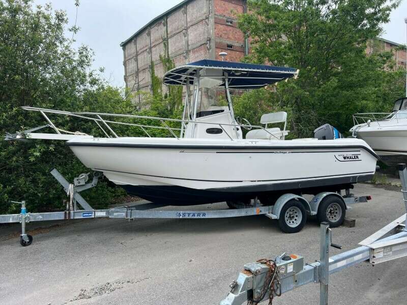 21ft Boston Whaler Yacht For Sale