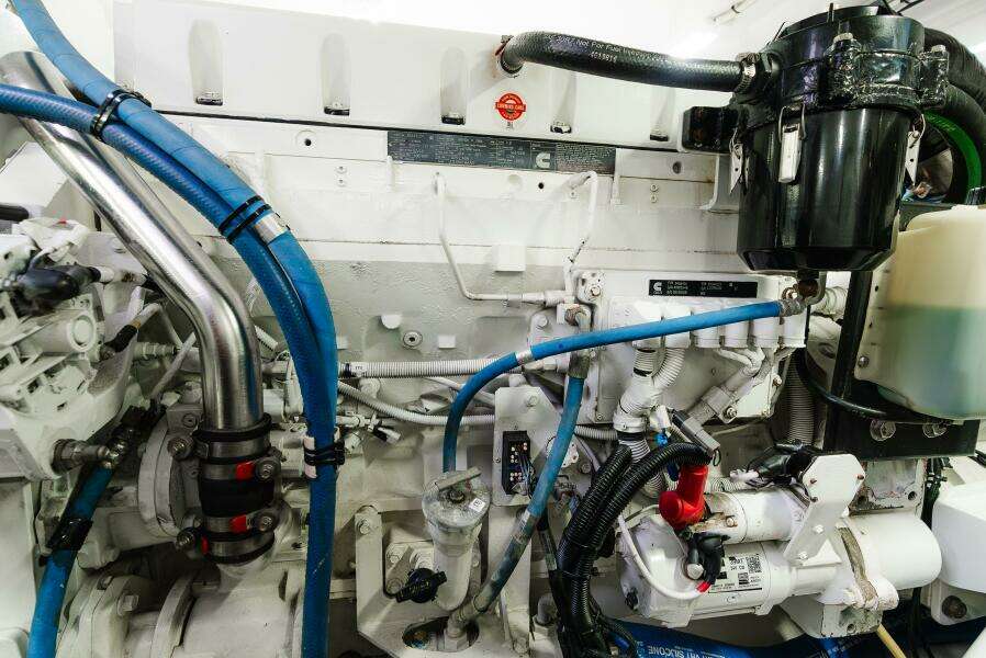 ATTITUDES 42ft Custom Carolina Yacht For Sale