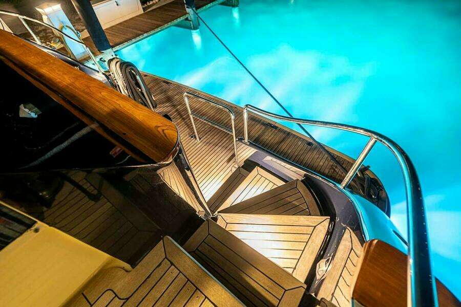 TRUE NORTH 118ft Broward Yacht For Sale