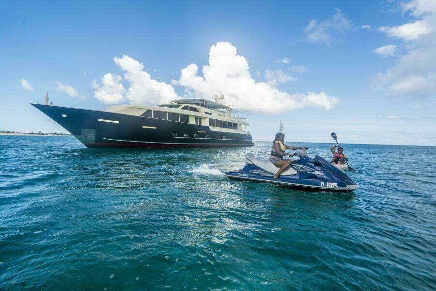 TRUE NORTH 118ft Broward Yacht For Sale