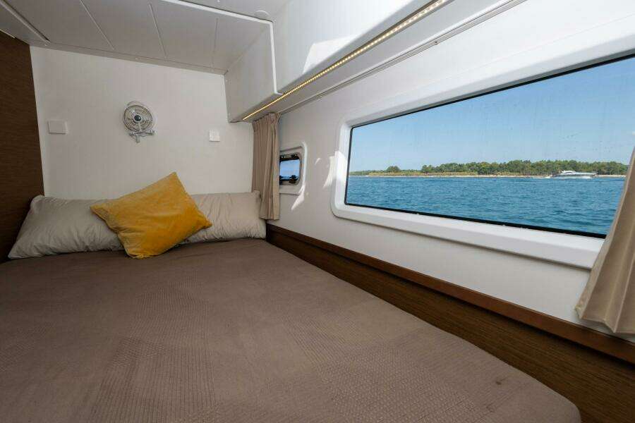 2019-lagoon-42-sail-9941956-20250911034328479-4.jpg